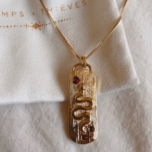 Snake totem necklace - Picture 3 of 5